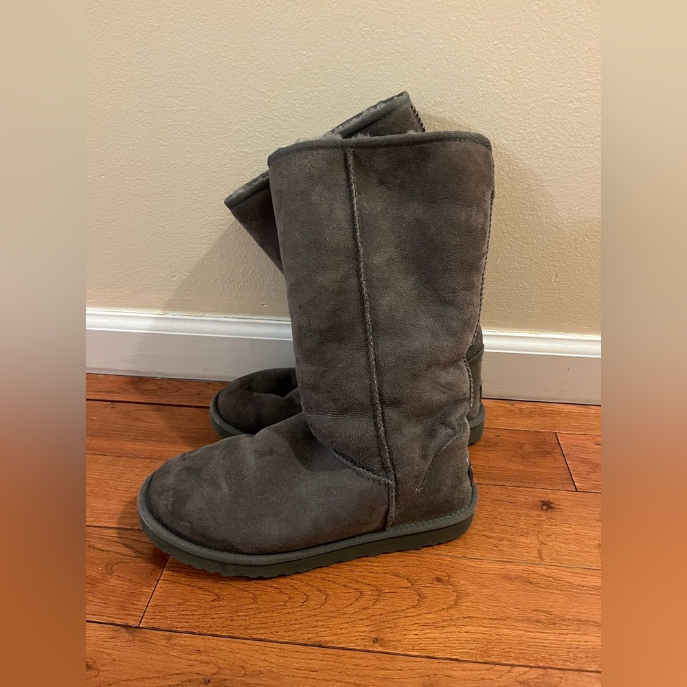 Tall gray Uggs